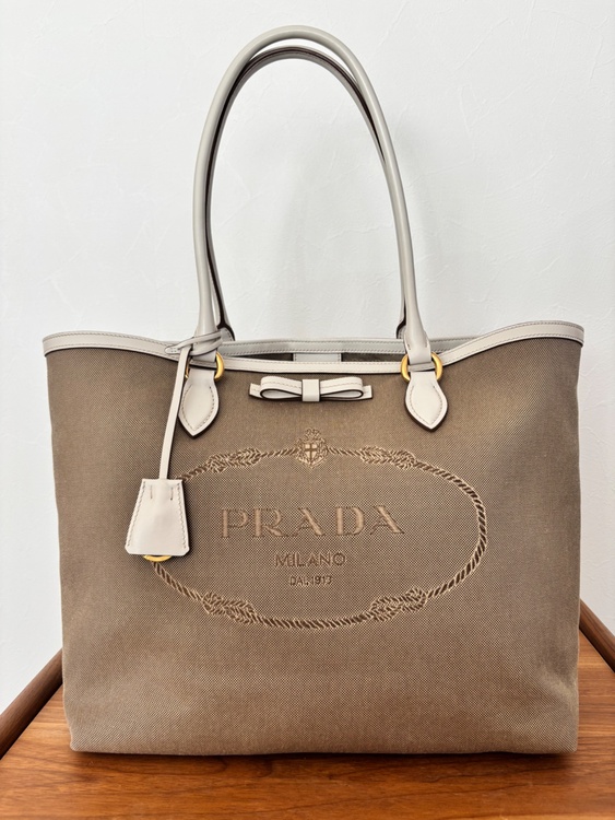 PRADAトートバック（ブランドバッグ）の商品画像 - 査定依頼日：2026年3月29日 - 最高査定価格：80,000円