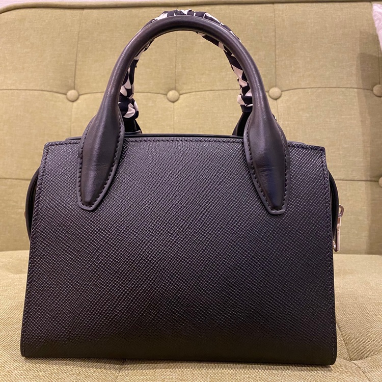 プラダ サフィアーノキュイール レザー 2WAYハンドバッグ ブラック 1BA2（ブランドバッグ）の商品画像 - 査定依頼日：2022年7月28日 - 最高査定価格：80,000円