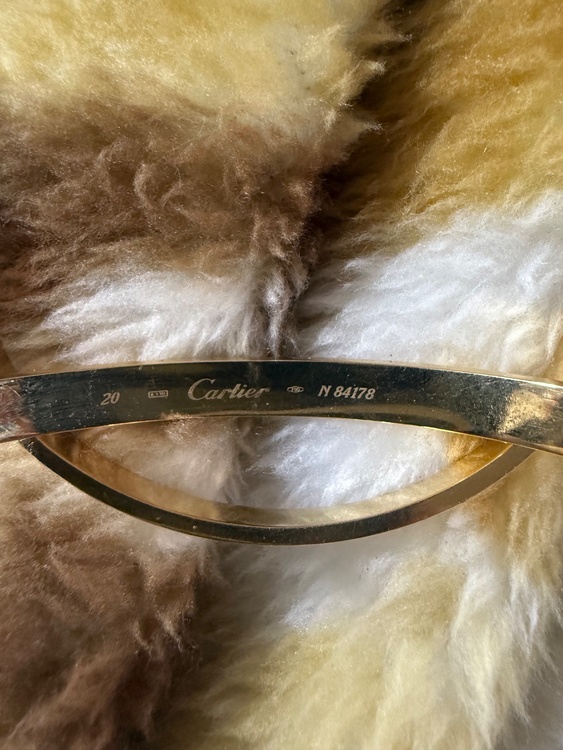 エメラルドの指輪　台座が18kのです。二点目がカルティエラブブレスゴールド（金・貴金属）の商品画像 - 査定依頼日：2026年1月6日 - 最高査定価格：1,085,000円