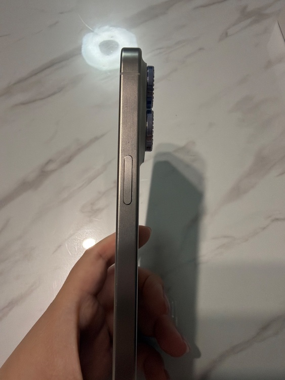 iPhone iPhone 15 Pro 256GB Softbank（スマホ）の商品画像 - 査定依頼日：2026年6月22日 - 最高査定価格：81,000円