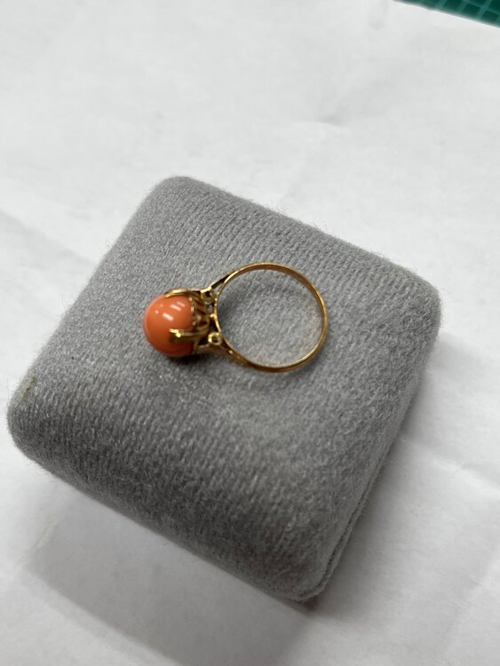 ピンク珊瑚の指輪（宝石）の商品画像 - 査定依頼日：2024年2月21日 - 最高査定価格：20,000円