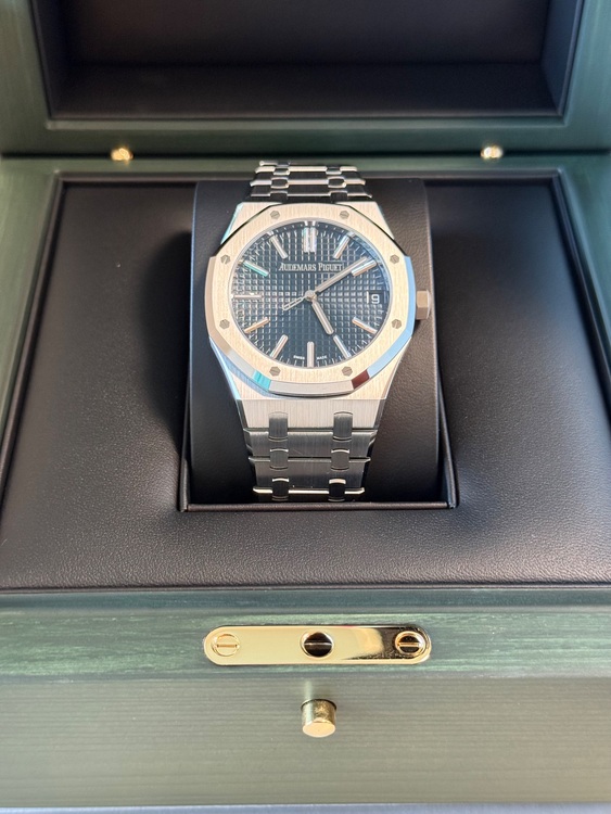 オーデマピゲ ロイヤルオーク （高級時計）の商品画像 - 査定依頼日：2025年9月29日 - 最高査定価格：7,200,000円
