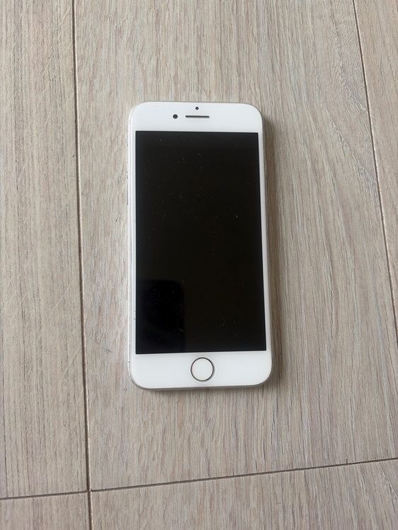 iPhone（スマホ）の商品画像 - 査定依頼日：2026年9月27日 - 最高査定価格：500円