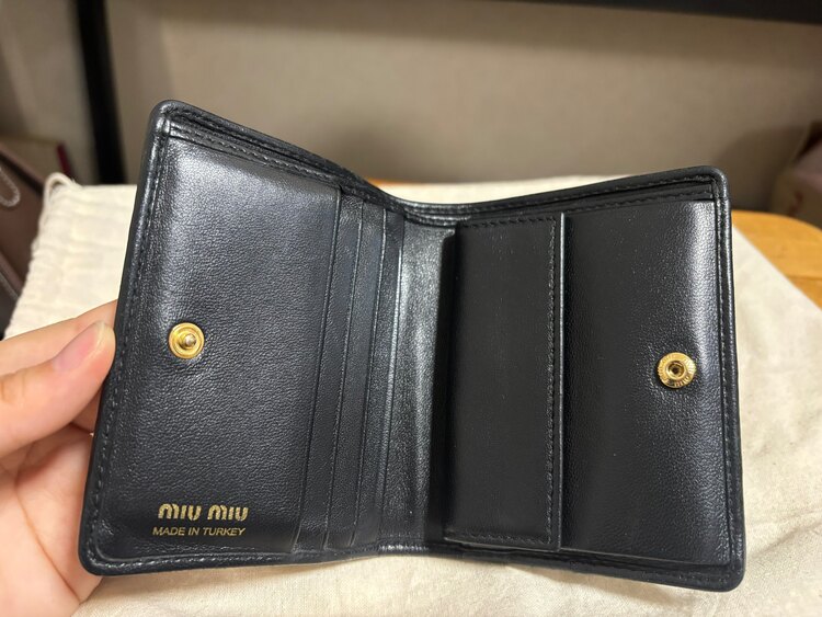 ミュウミュウ  （ブランドバッグ）の商品画像 - 査定依頼日：2025年5月25日 - 最高査定価格：23,000円