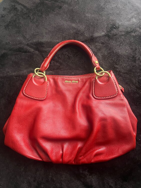 ミュウミュウ  （ブランドバッグ）の商品画像 - 査定依頼日：2025年3月7日 - 最高査定価格：20,000円