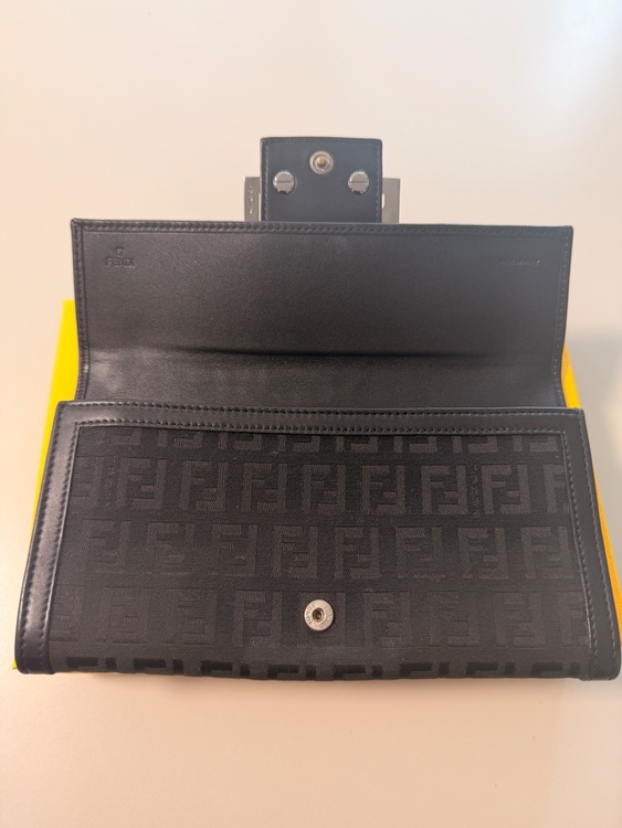 フェンディ  （ブランドバッグ）の商品画像 - 査定依頼日：2026年4月12日 - 最高査定価格：12,000円