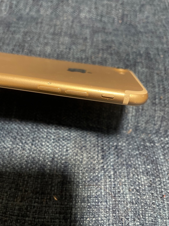 iPhone7 128GB au（スマホ）の商品画像 - 査定依頼日：2026年3月6日 - 最高査定価格：4,000円