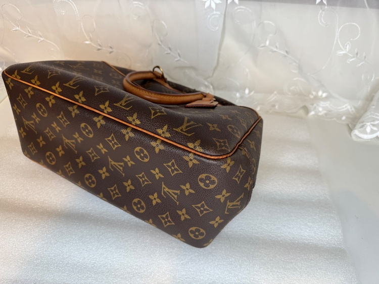 ルイヴィトンモノグラムドーヴィル（ブランドバッグ）の商品画像 - 査定依頼日：2026年4月14日 - 最高査定価格：100,000円