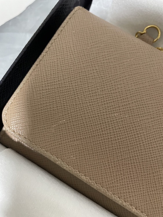 1MH132 SAFFIANO METAL CAMMEO（ブランド財布・小物）の商品画像 - 査定依頼日：2026年1月19日 - 最高査定価格：15,000円