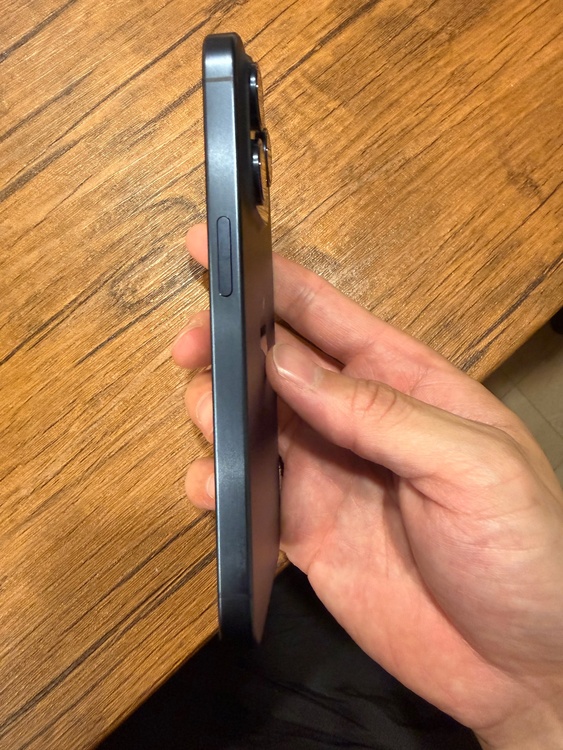 iPhone iPhone 15 Pro 256GB SIMフリー（スマホ）の商品画像 - 査定依頼日：2026年8月17日 - 最高査定価格：81,000円
