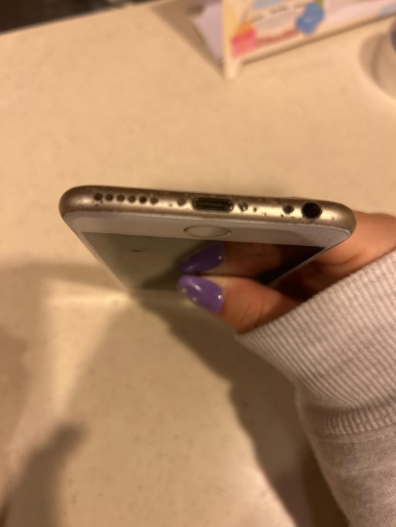 iPhone X S（スマホ）の商品画像 - 査定依頼日：2026年3月2日 - 最高査定価格：6,000円