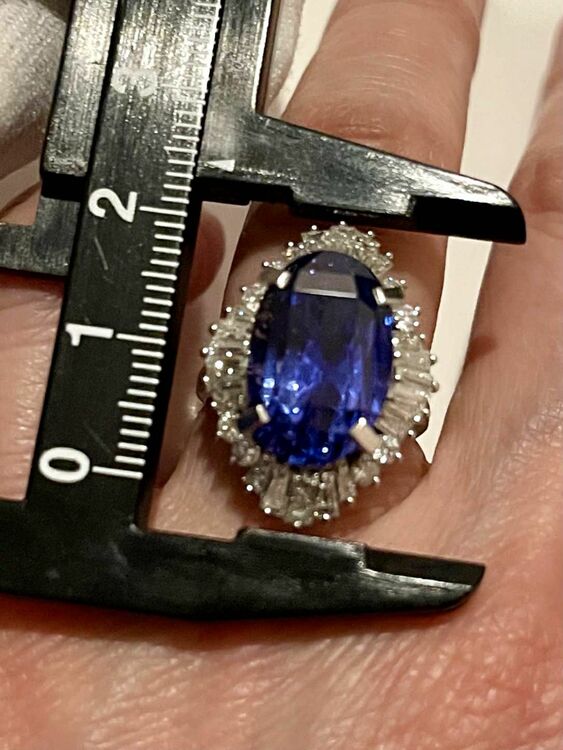 ブルーサファイア13.35ctダイヤモンド1.92ct付リング（宝石）の商品画像 - 査定依頼日：2025年10月4日 - 最高査定価格：2,000,000円