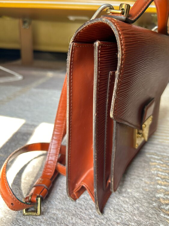 ルイヴィトン エピ （ブランドバッグ）の商品画像 - 査定依頼日：2025年4月29日 - 最高査定価格：30,000円