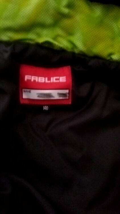 スキーウェア　140cm（その他のスポーツ用品）の商品画像 - 査定依頼日：2025年11月2日 - 最高査定価格：2,000円