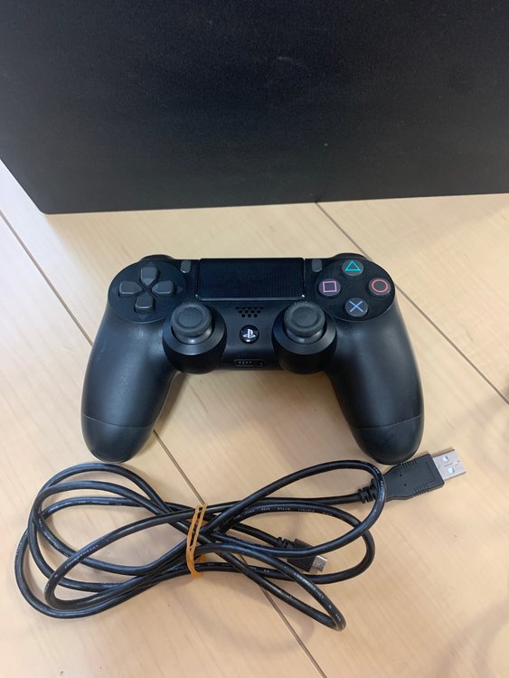 PS4 Pro 1TB（ゲーム機本体・ゲームソフト）の商品画像 - 査定依頼日：2023年9月16日 - 最高査定価格：14,000円