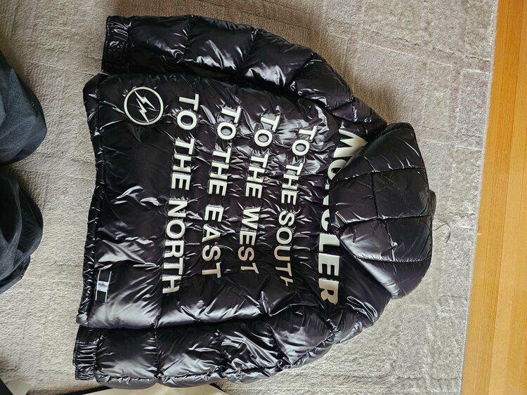 モンクレール ジーニアス MONCLER GENIUS MAKINNON FRA（古着・ファッション）の商品画像 - 査定依頼日：2026年2月11日 - 最高査定価格：100,000円