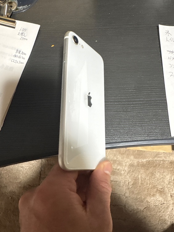 iPhone SE (第 2 世代) 64GB au（スマホ）の商品画像 - 査定依頼日：2026年4月22日 - 最高査定価格：10,000円