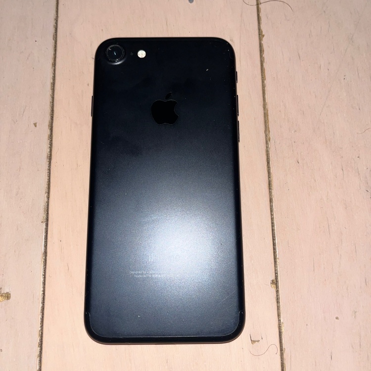 iPhone iPhone7 32GB Softbank（スマホ）の商品画像 - 査定依頼日：2026年7月8日 - 最高査定価格：600円