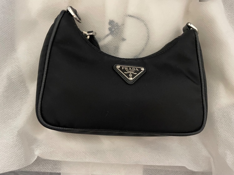 プラダ  （ブランドバッグ）の商品画像 - 査定依頼日：2025年11月27日 - 最高査定価格：400,000円