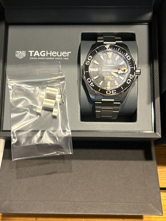 タグホイヤー アクアレーサー WAY201A RTL990（高級時計）の商品画像 - 査定依頼日：2025年5月30日 - 最高査定価格：200,000円