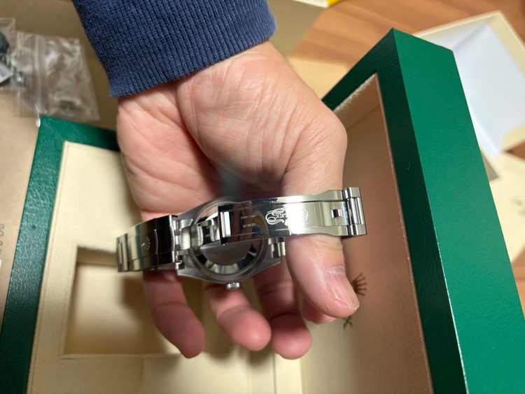 ロレックス パーペチュアル 1260000（高級時計）の商品画像 - 査定依頼日：2026年1月9日 - 最高査定価格：2,350,000円