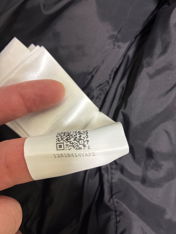 12818414yapz モンクレールダウン（古着・ファッション）の商品画像 - 査定依頼日：2026年1月18日 - 最高査定価格：10,000円