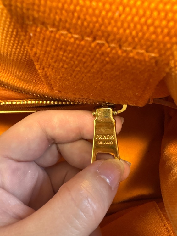 PRADA オレンジトートバッグ（ブランドバッグ）の商品画像 - 査定依頼日：2026年5月31日 - 最高査定価格：42,000円