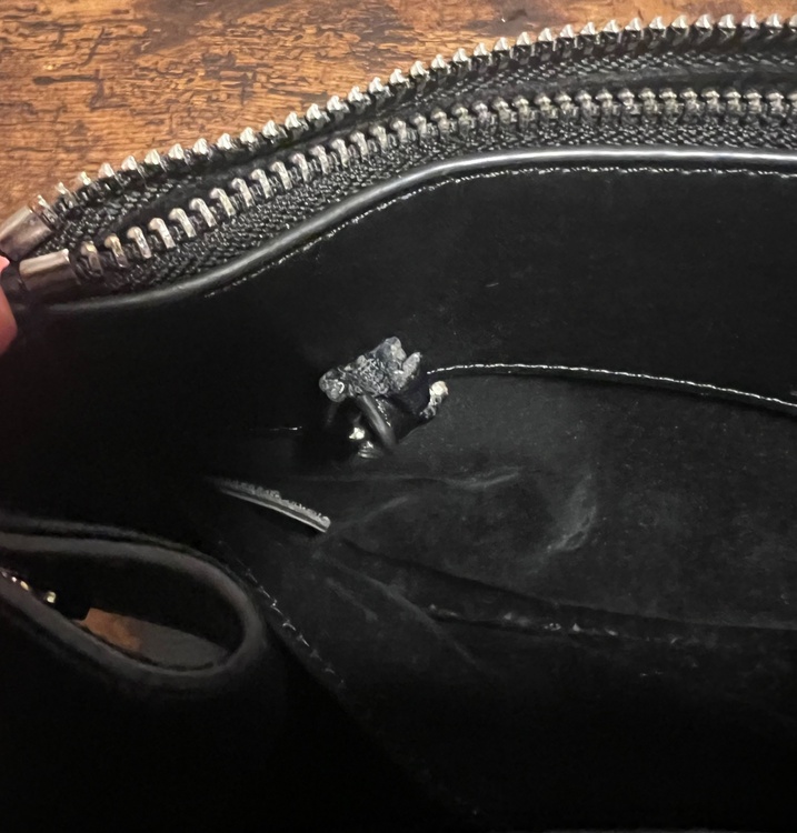 Louis Vuitton エピ ショルダーバッグ（ブランドバッグ）の商品画像 - 査定依頼日：2026年5月26日 - 最高査定価格：165,000円