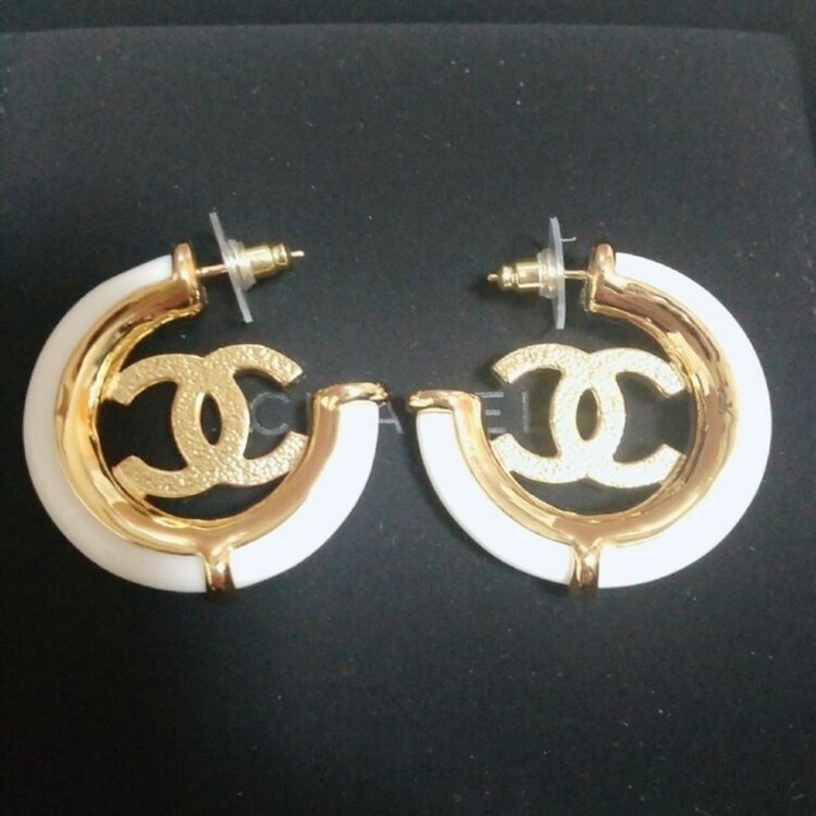 ピアス（古着・ファッション）の商品画像 - 査定依頼日：2025年2月10日 - 最高査定価格：40,000円