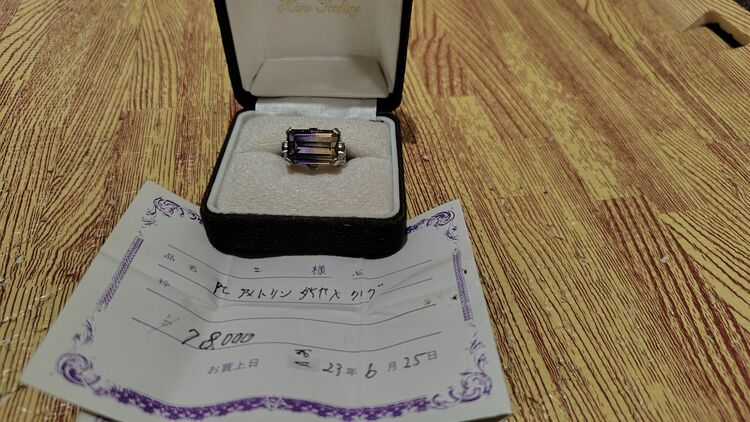 アメトリンリング 重さ13g　アメトリン9.75カラット　ダイヤ0.031カラッ（金・貴金属）の商品画像 - 査定依頼日：2025年11月29日 - 最高査定価格：100,000円