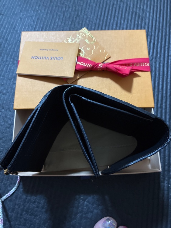 ポルトフォイユ・ヴィクトリーヌ CA1128（ブランド財布・小物）の商品画像 - 査定依頼日：2025年6月17日 - 最高査定価格：20,000円