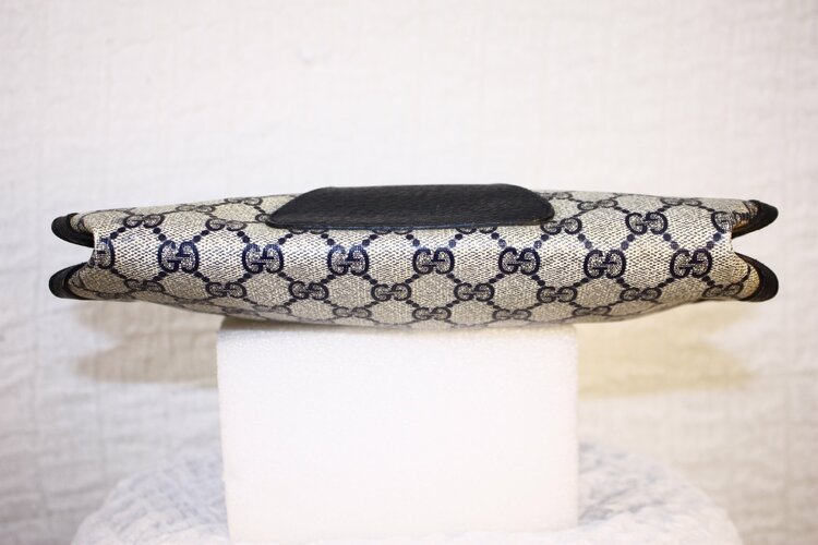 GUCCI GGキャンバス スプリーム クラッチバッグ セカンドバッグ PVCレザー シェリーライン 89 01 033（ブランドバッグ）の商品画像 - 査定依頼日：2026年10月15日 - 最高査定価格：5,000円
