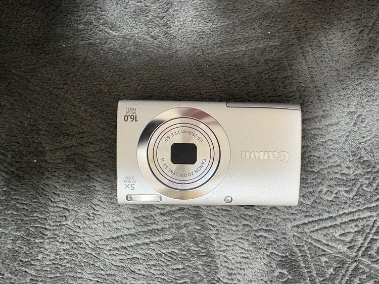 Canon PC1731、バッテリー充電器付き（カメラ）の商品画像 - 査定依頼日：2025年8月3日 - 最高査定価格：12,000円