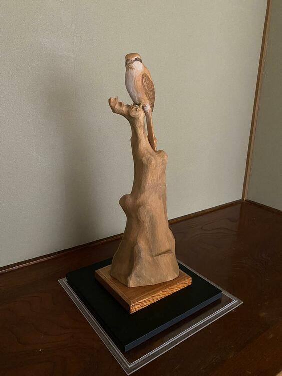 島田恭宏 作 木彫「百舌（もず）」 木彫彫刻 鳥 美術品 置物（美術品・骨董品）の商品画像 - 査定依頼日：2026年7月19日 - 最高査定価格：3,000円