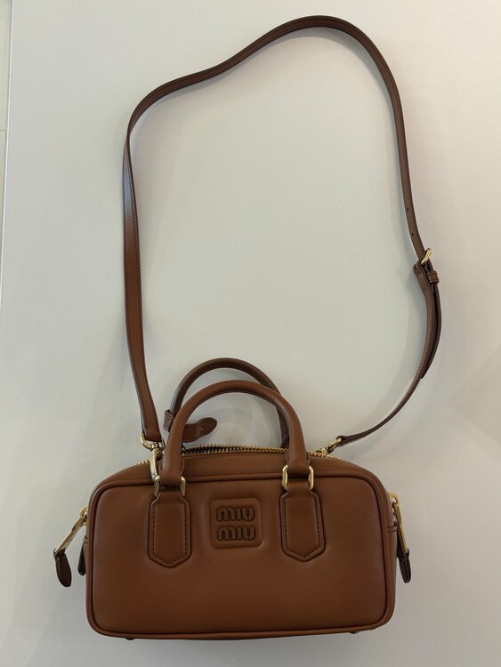 arcadie（ブランドバッグ）の商品画像 - 査定依頼日：2026年4月27日 - 最高査定価格：250,000円