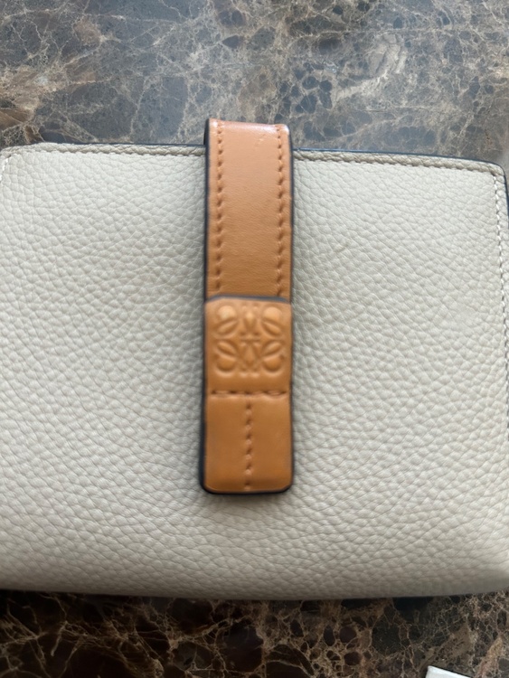 トライフォールドウォレット　グレー／ピンク（ブランド財布・小物）の商品画像 - 査定依頼日：2025年12月17日 - 最高査定価格：12,000円