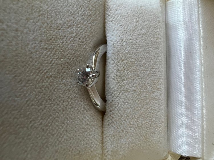 スタージュエリー エンゲージメントリング（宝石）の商品画像 - 査定依頼日：2023年7月17日 - 最高査定価格：40,000円