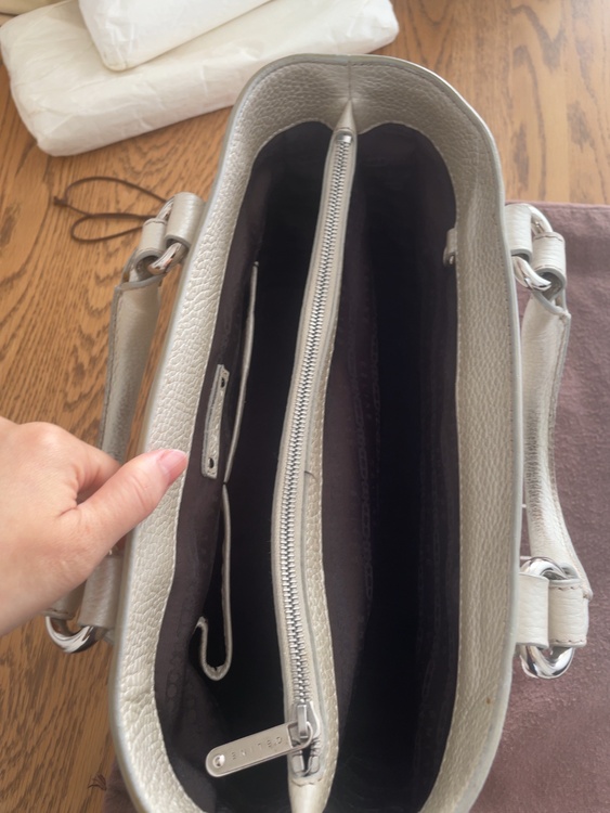 バック（ブランドバッグ）の商品画像 - 査定依頼日：2025年12月5日 - 最高査定価格：30,000円