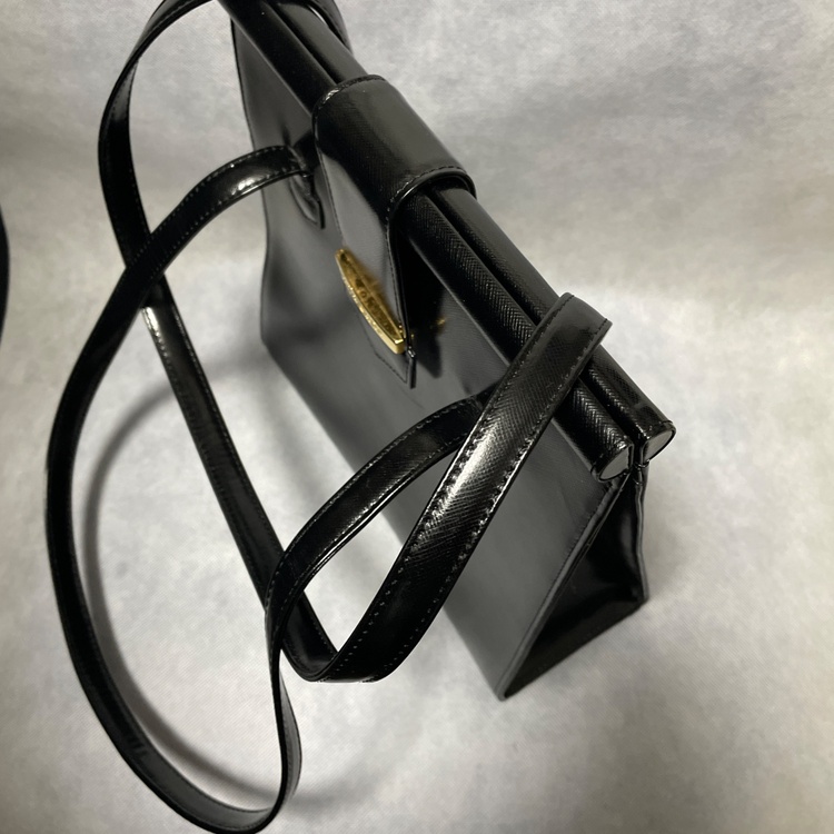 ショルダーバッグ（ブランドバッグ）の商品画像 - 査定依頼日：2026年2月25日 - 最高査定価格：20,000円