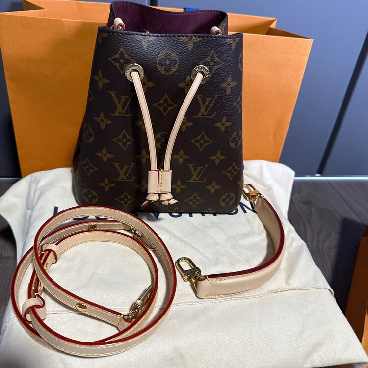 ネオノエbb（ブランドバッグ）の商品画像 - 査定依頼日：2025年4月21日 - 最高査定価格：250,000円