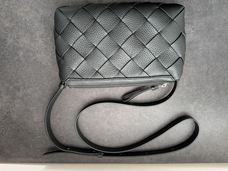 ボッテガ・ヴェネタ  （ブランドバッグ）の商品画像 - 査定依頼日：2025年10月20日 - 最高査定価格：250,000円