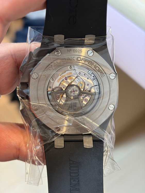 オーデマピゲ ロイヤルオークオフショア 26405CE.OO.A002CA.0（高級時計）の商品画像 - 査定依頼日：2025年11月22日 - 最高査定価格：3,550,000円