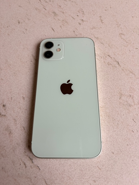 iPhone iPhone 12 128GB docomo（スマホ）の商品画像 - 査定依頼日：2026年7月8日 - 最高査定価格：25,000円