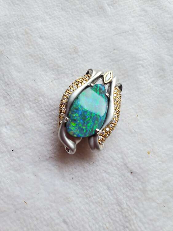 オパール　ペンダントトップ（宝石）の商品画像 - 査定依頼日：2025年3月26日 - 最高査定価格：115,000円