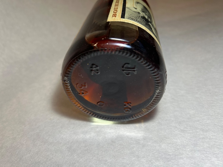 ブッカーズ 成城石井限定バッチ（木製バケツ付）（お酒）の商品画像 - 査定依頼日：2026年3月5日 - 最高査定価格：130,000円