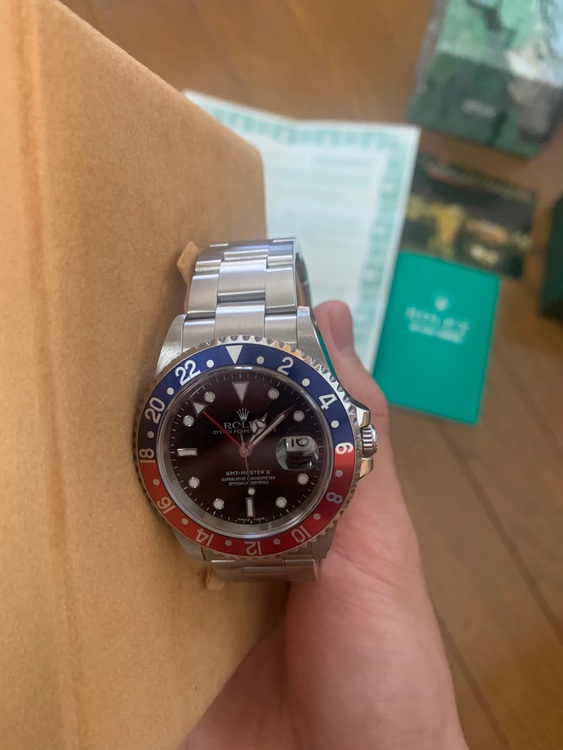 ロレックス GMTマスター P32184（高級時計）の商品画像 - 査定依頼日：2025年6月29日 - 最高査定価格：1,900,000円