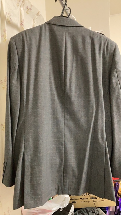 スーツ（古着・ファッション）の商品画像 - 査定依頼日：2026年4月22日 - 最高査定価格：500円