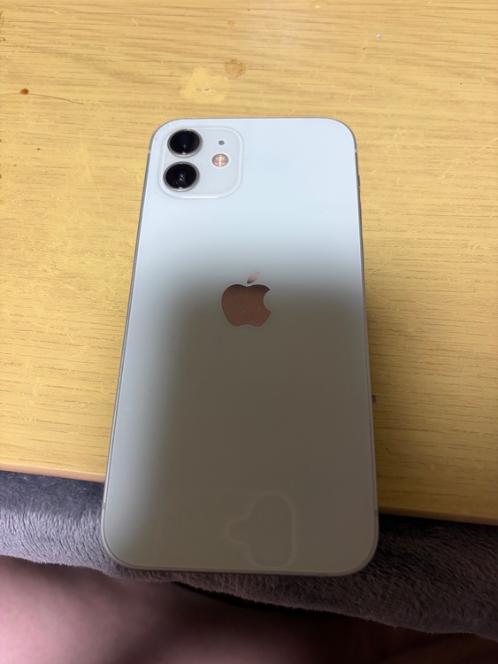 iPhone iPhone 12 64GB au（スマホ）の商品画像 - 査定依頼日：2026年7月16日 - 最高査定価格：25,000円