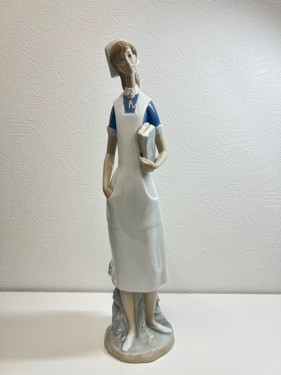 LIADRO 優しいナース（美術品・骨董品）の商品画像 - 査定依頼日：2026年6月28日 - 最高査定価格：5,000円