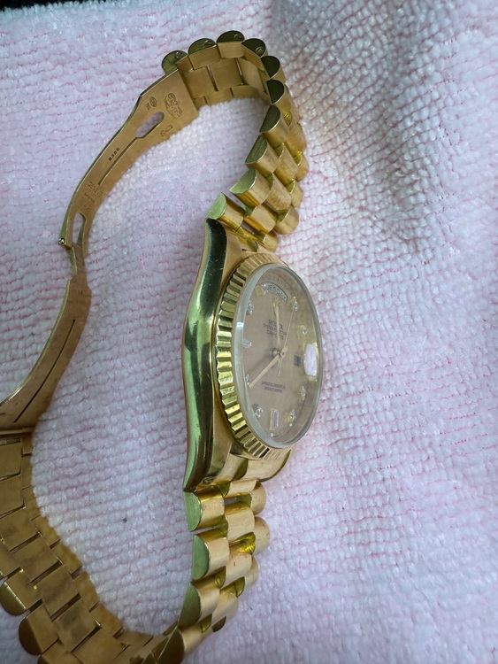 ロレックス デイデイト （高級時計）の商品画像 - 査定依頼日：2025年8月28日 - 最高査定価格：3,000,000円